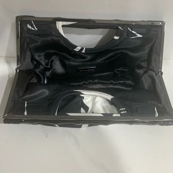 Banana Republic Black and White Purse - Picture 3 of 8